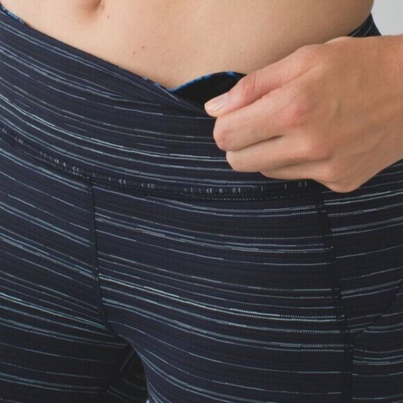 LULULEMON Pace Rival Crop Leggings Cyber Stripe Naval Blue Black Womens Size 4 - Picture 4 of 12